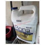 Bona Hardwood Floor Cleaner NEW  (Garage)