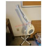 Lighted magnifier - bedroom 1