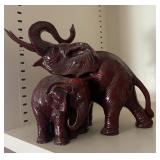 Mother and baby elephant figurine (LRnook)