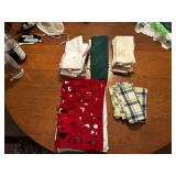 Table napkins and placements (living room)