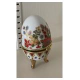 vintage porcelain, three-footed egg-shaped