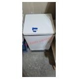 Trash Can with foot pedal (garage 1 Side wall)