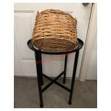 Metal Base and Wicker basket Lot     ( Garage