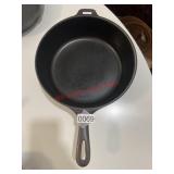 Cast iron pot