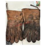Thick Leather Gloves         (House 1 Main Area