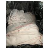 fitted sheets size unknown (garage 1)