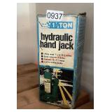 hand jack (garage 1)