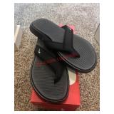 Mens Nike Size 8 Flip Flops              (Closet