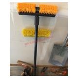 Heavy Duty Floor Scrubbers                (House