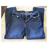 SZ 29 Classic Straight Levi Womans Jeans