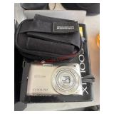 Coolpix S4100 Digital camera with accessories (No