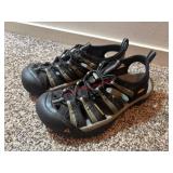 Sz 8 Mens Keen Sandals              (Closet next
