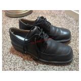 Mens Sz 8 Ecco Shoes              (Closet next to