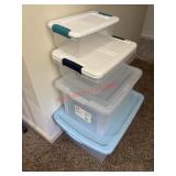 Multiple sizes of lidded totes