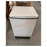 Enamel Small Trash Can                    (House