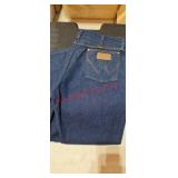 Wrangler 36x30 Jeans appear new (garage p1 table)