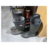 Size 9 rain boots (garage1)