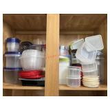 Tupperware with lids                (kitchen)