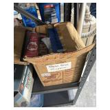 Show cleaning supplies (garage1)