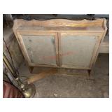 vintage medicine cabinet (upstairs)