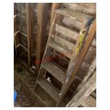 Medium Size Wood Painters ladder           (