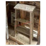 Smll Wood Step ladder VTG            ( Right side