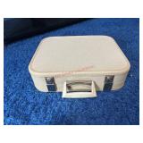 Briefcase no key (blue room)