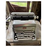 Metal Royal Vintage Type Writer Seems in good