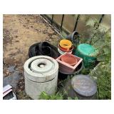 Medium and Large Planter Pot Lot         (Left