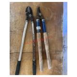 Set of loppers (barn)