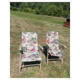 Folding lawn chairs (cabin)