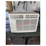 Frigidaire window AC unit untested (barn)