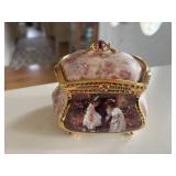 Small Trinket Music Box      (Living Room1)