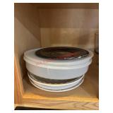 Pie Plates and container            (Kitchen)