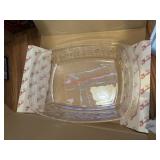 Glass Casserole dish in box          (kitchen