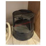 Metal Rolling Stool                   (Laundry