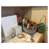 Easter Decoration Lot                   (Laundry
