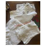 Napkins and Doily's lot        (Dining Room)