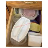 Drawer lot of Tupperware                (kitchen)