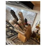 Knife Block with knives            (kitchen)