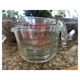 3 Vintage Measuring Cups               (kitchen)