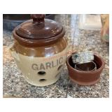 Galic Jar and more              (kitchen)