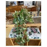 Indoor plant (on top of bar)