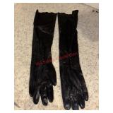 Vtg long Fancy Gloves            (Master Closet)