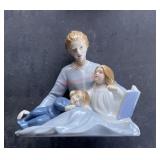 Porcelain figurine (living room)