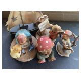 Ceramic figurines (living room)