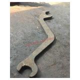 Vintage, heavy-duty 'S' wrench            ( Left