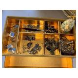 Assortment of old Jewelry              (Dining
