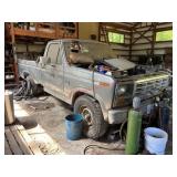1986 Ford F250  4X2 Pick up truck for parts