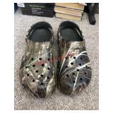 SZ 13 Camo Mens Slips Ons                (Living
